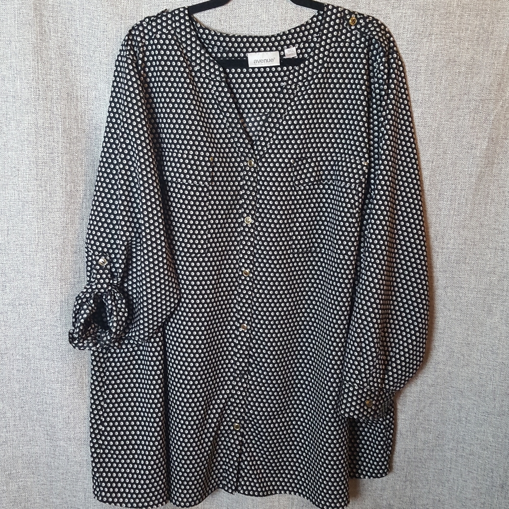 Avenue EUC Black w/White Polka Dot Tunic Sz 30/32